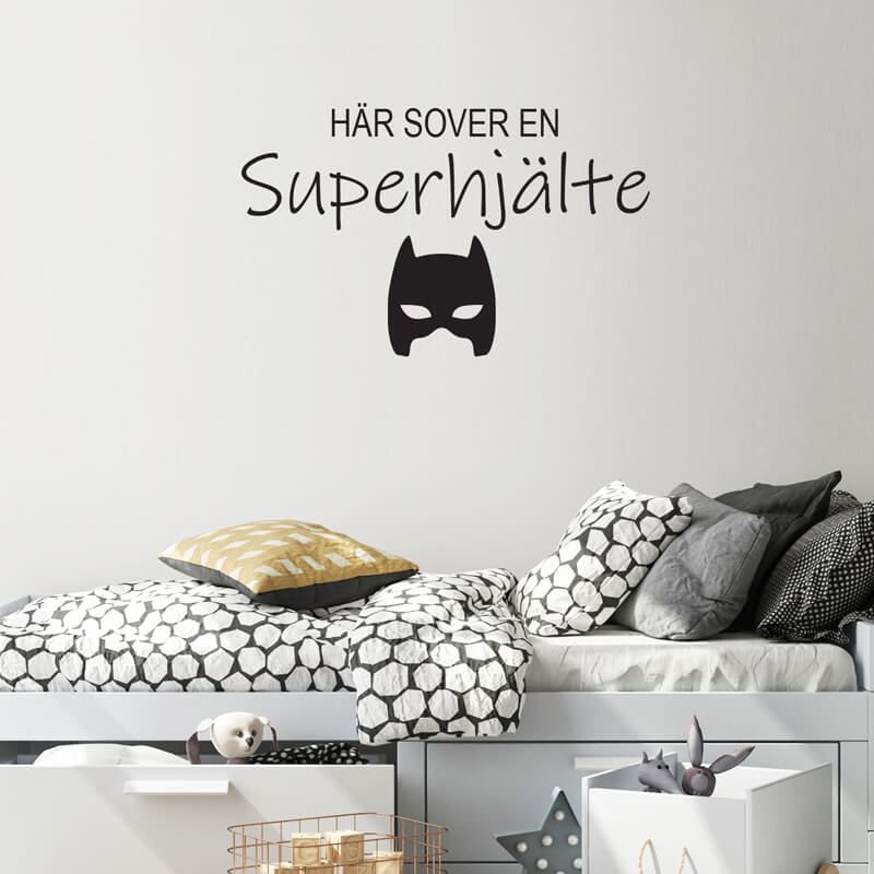 Väggord Här sover en superhjälte - Dekortorget