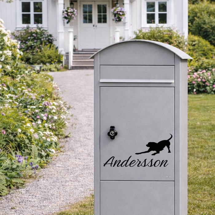 Brevlådesticker med namn och hund 1 - Dekortorget