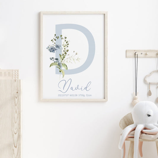 Namntavla Bokstav med blommor blå - Dekortorget