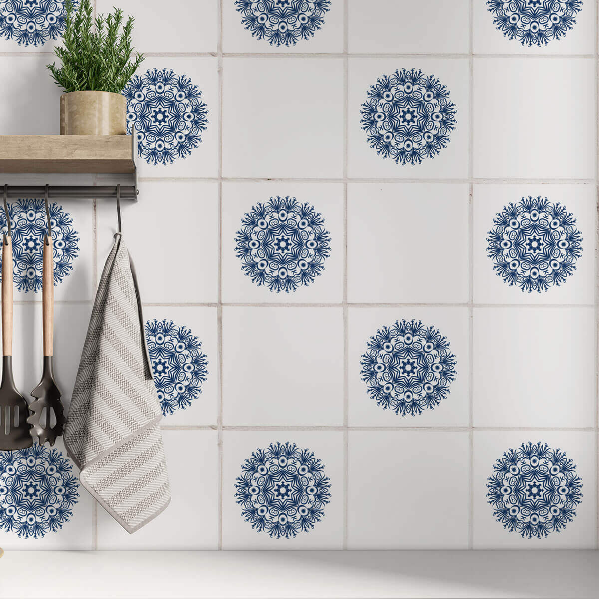 Kakeldekor mönstrad cirkel mörkblå - Dekortorget