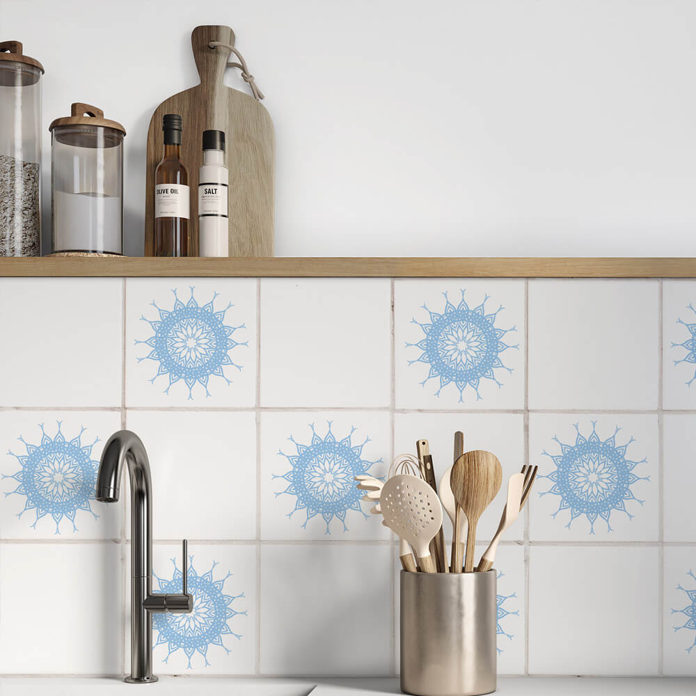 Kakeldekor mönstrad cirkel ljusblå - Dekortorget