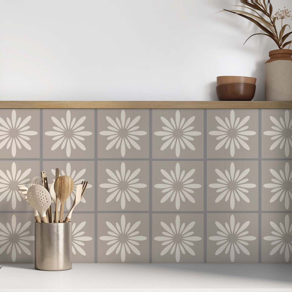 Kakeldekor retroblomma beige - Dekortorget