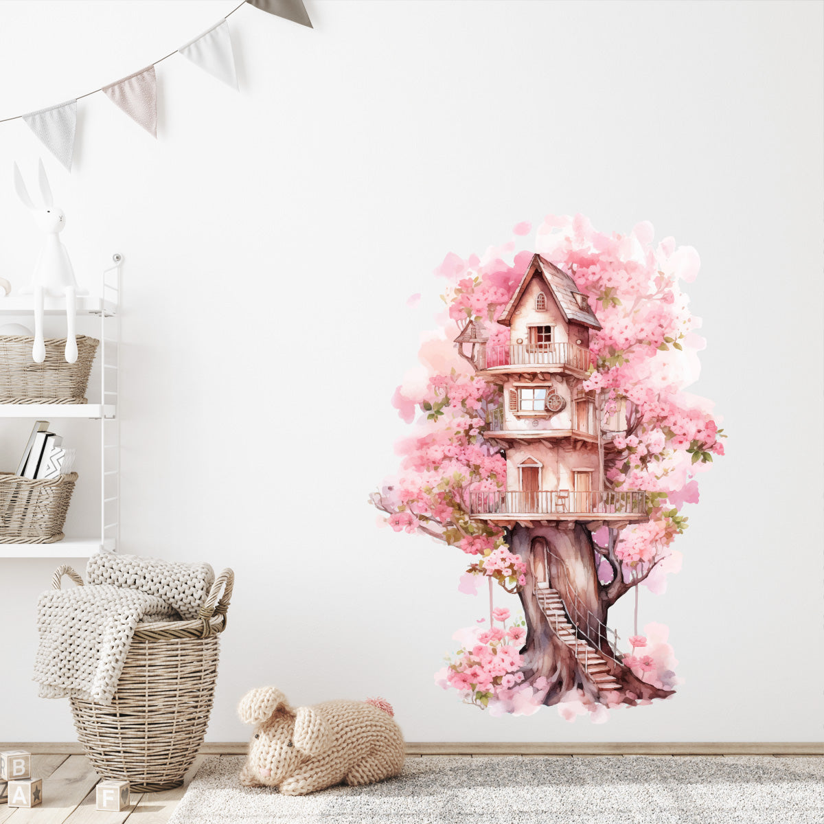 Väggdekor trädhus med rosa blommor i barnrum