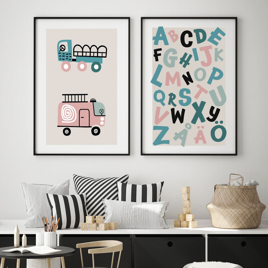 Poster med två bilar rosa - Dekortorget