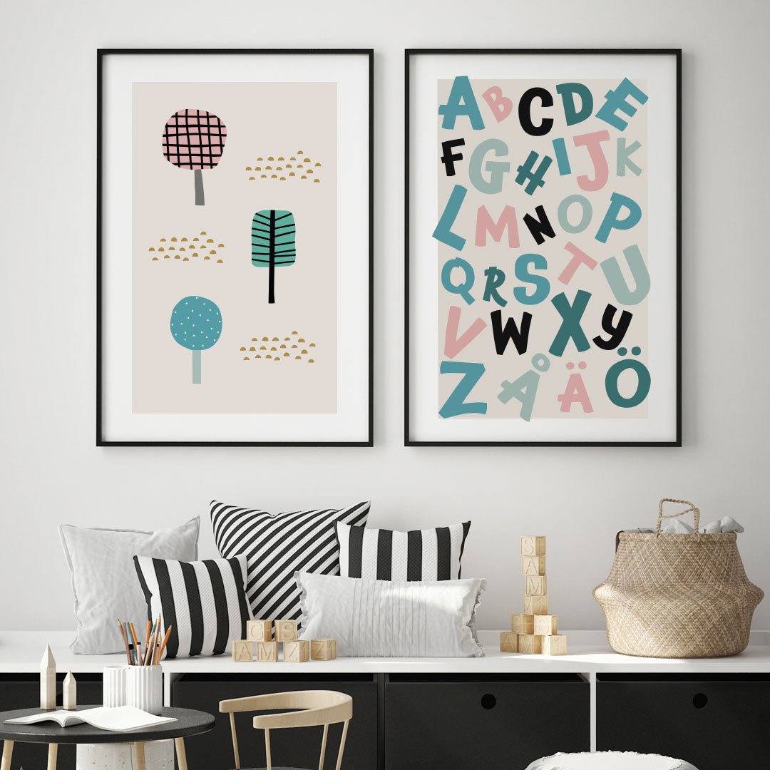 Poster med alfabet rosa & turkost - Dekortorget