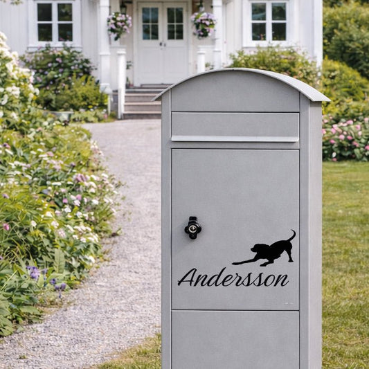 Brevlådesticker med namn och hund 1 - Dekortorget
