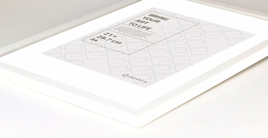 GALANT VIT med plexiglas 30x40